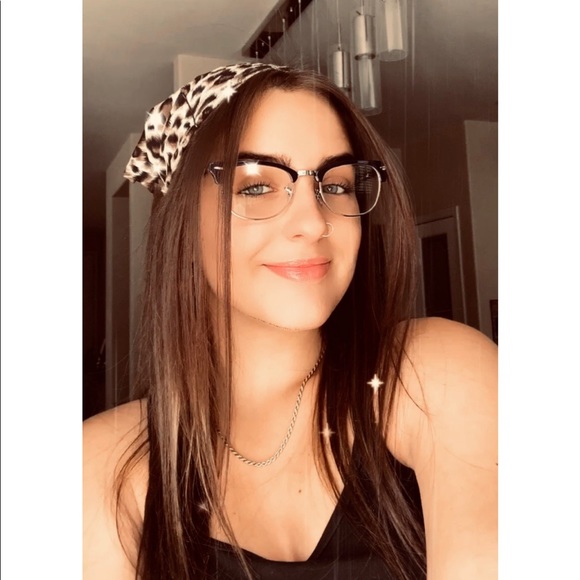 Meet your Posher, Brooke - Picture 1 of 1